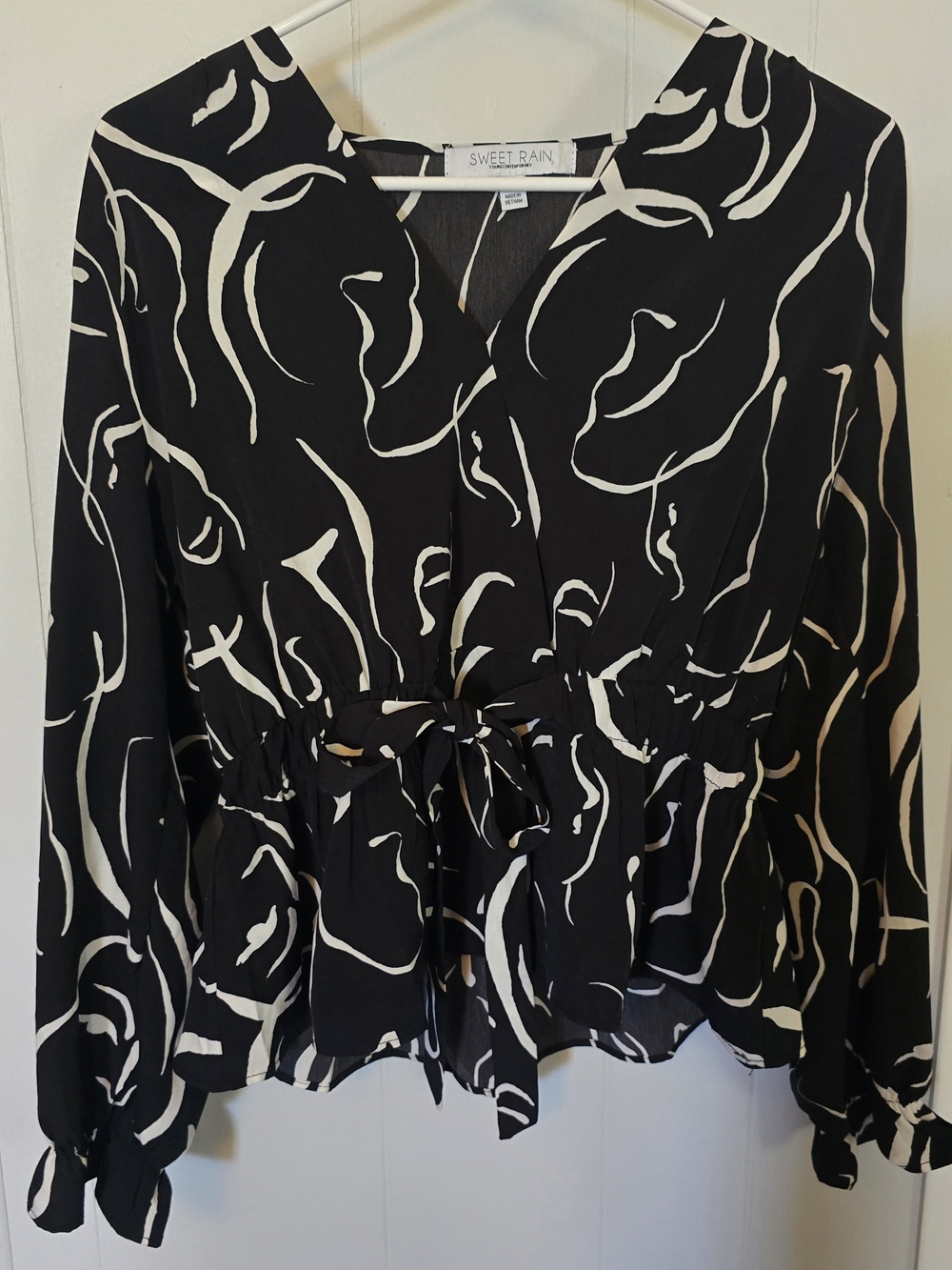 Sweet Rain Black and White Abstract Tie-Front Blouse
